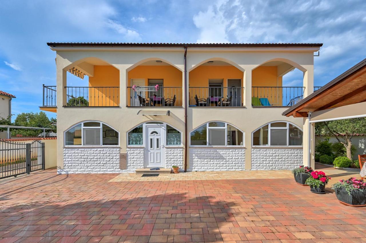 Teuta Apartments - A Beach And A Sea View Peroj Exterior foto