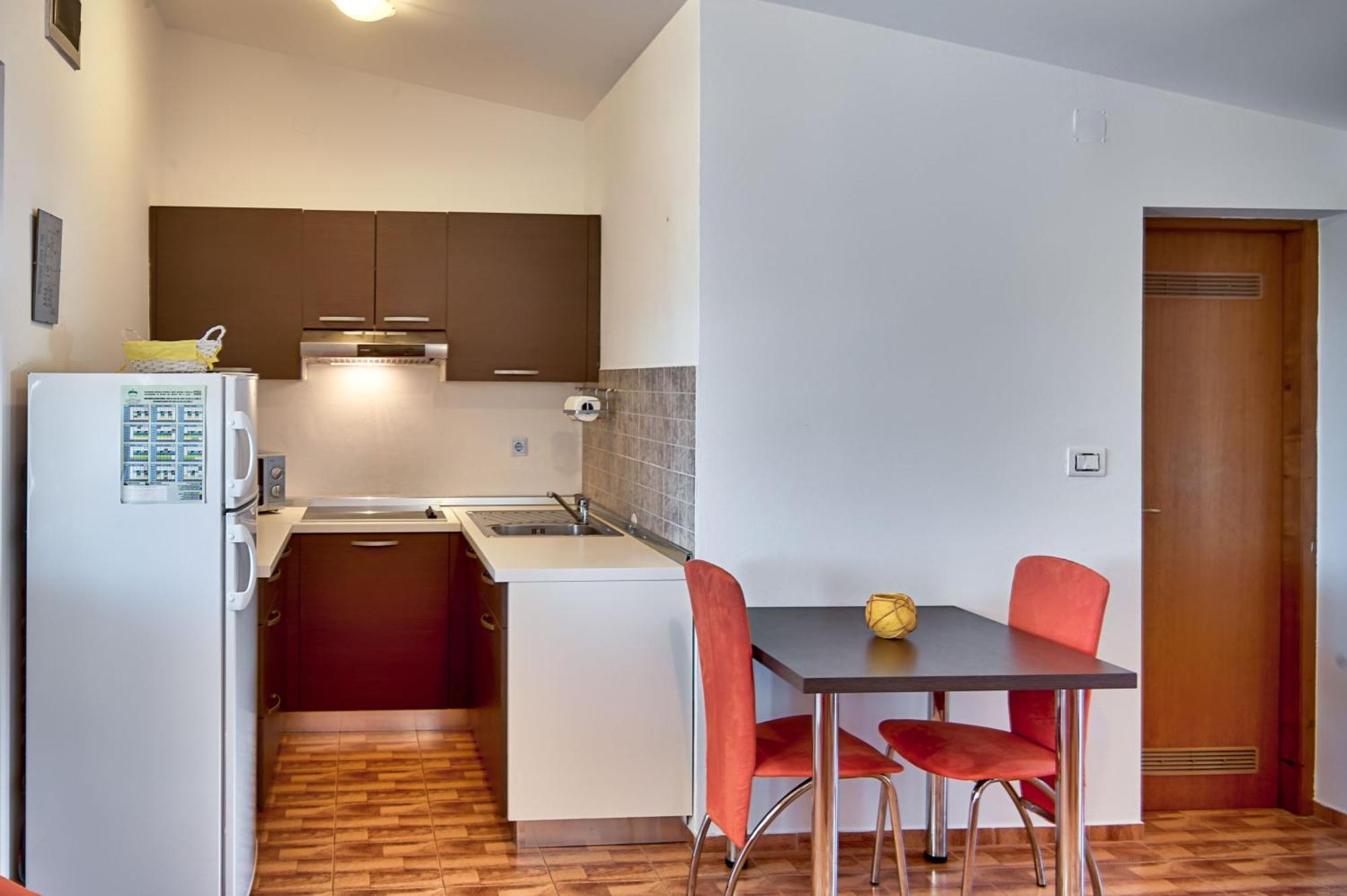 Teuta Apartments - A Beach And A Sea View Peroj Exterior foto