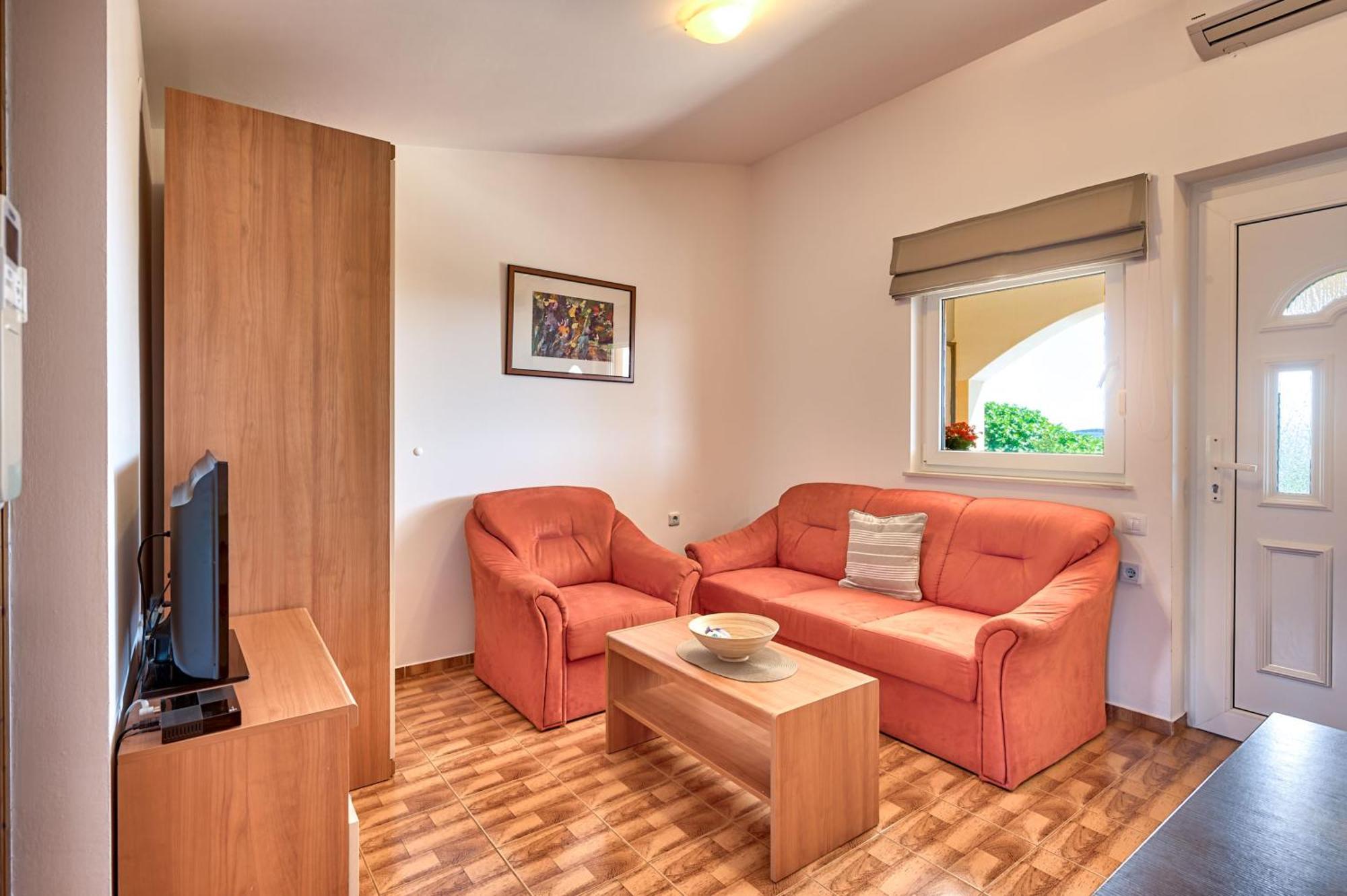 Teuta Apartments - A Beach And A Sea View Peroj Exterior foto