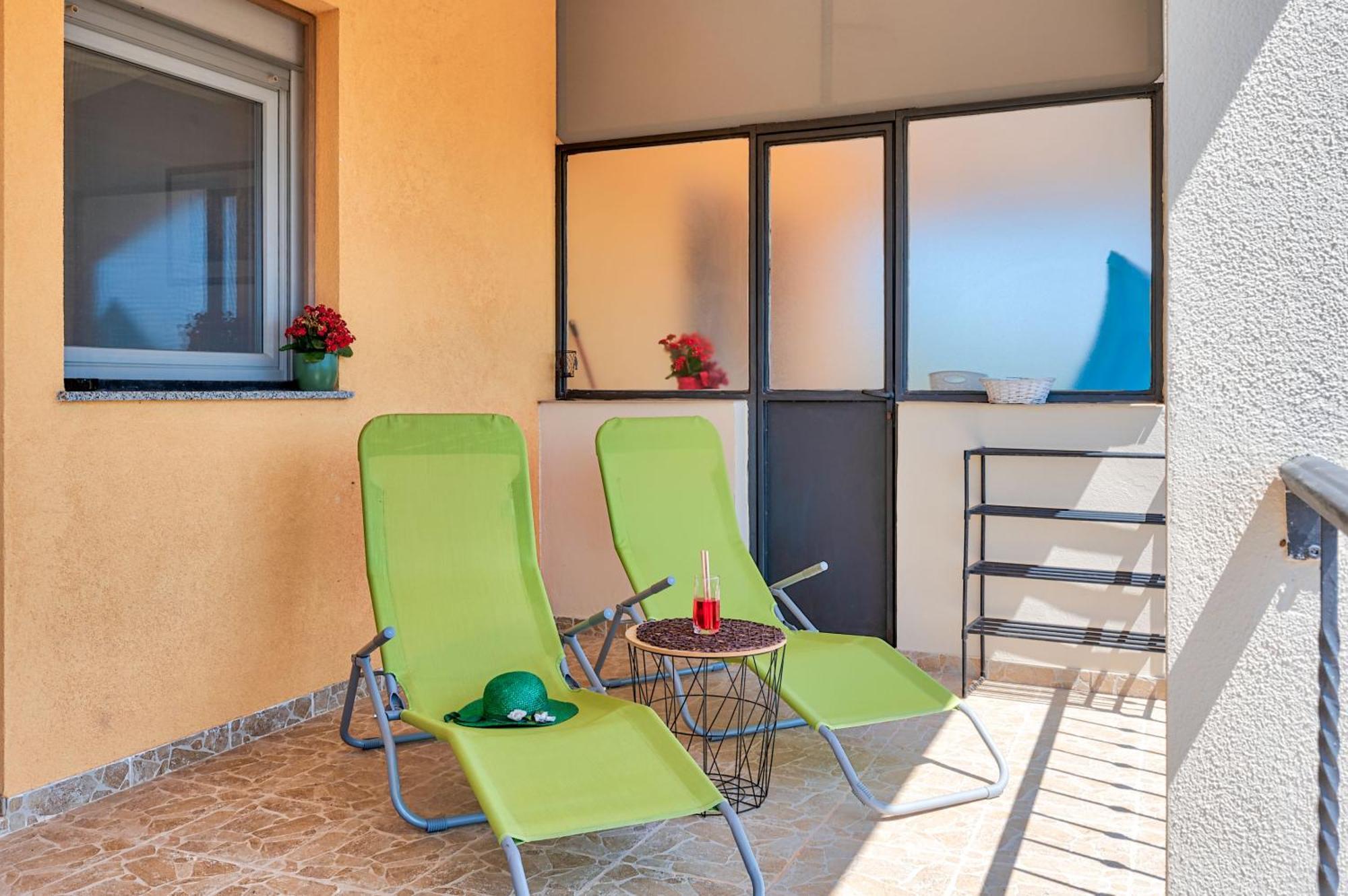 Teuta Apartments - A Beach And A Sea View Peroj Exterior foto