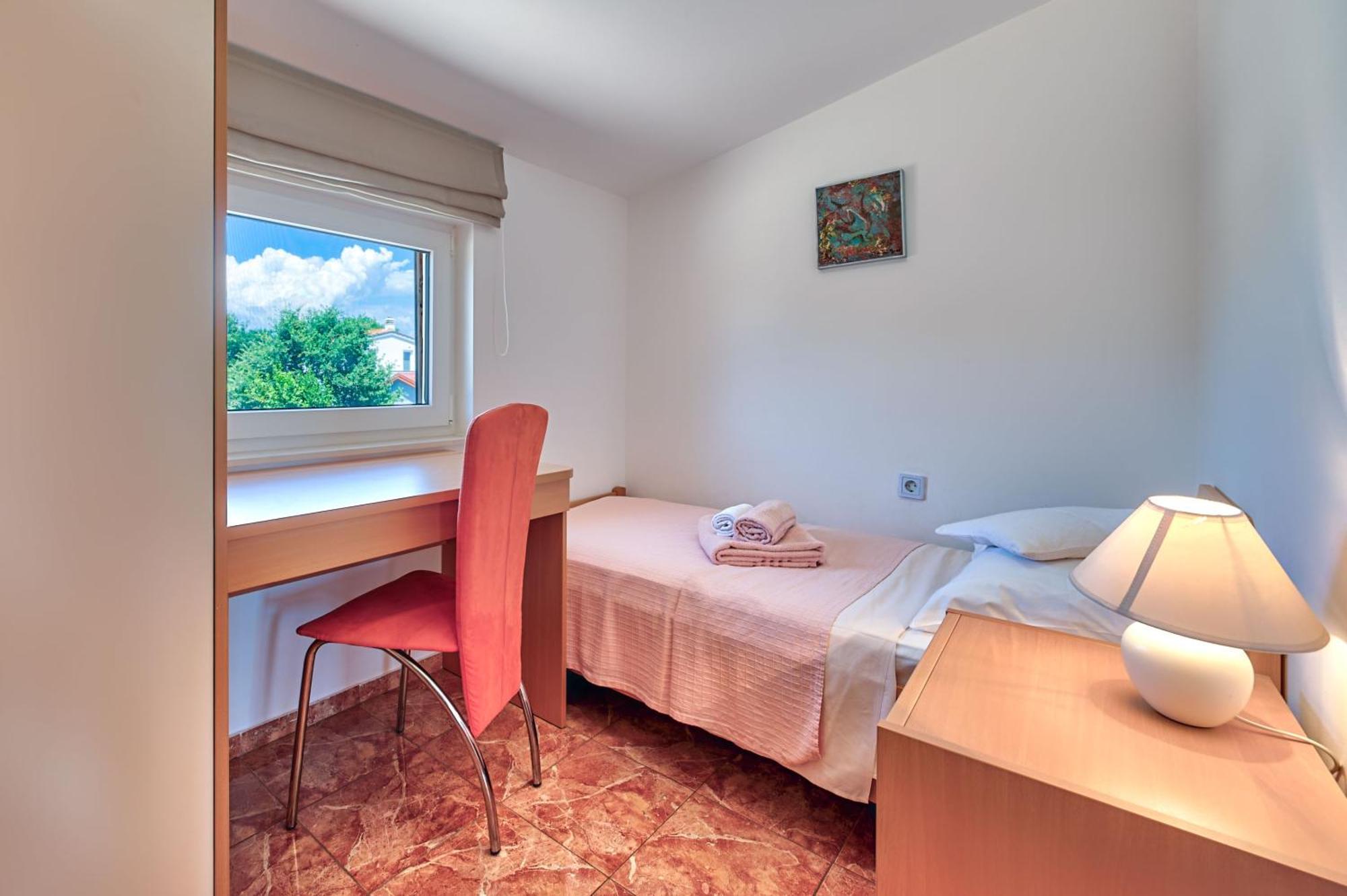 Teuta Apartments - A Beach And A Sea View Peroj Exterior foto