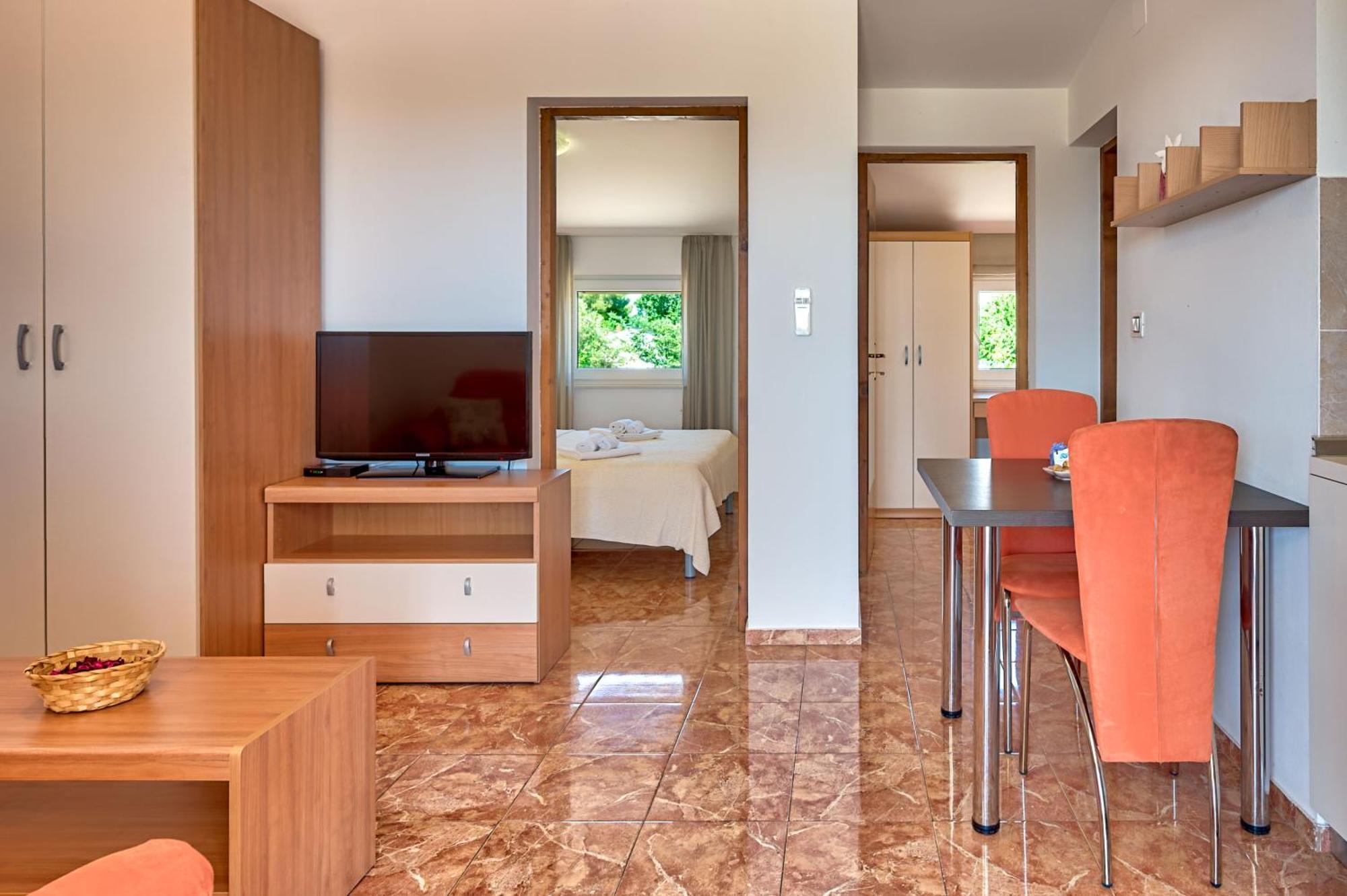 Teuta Apartments - A Beach And A Sea View Peroj Exterior foto